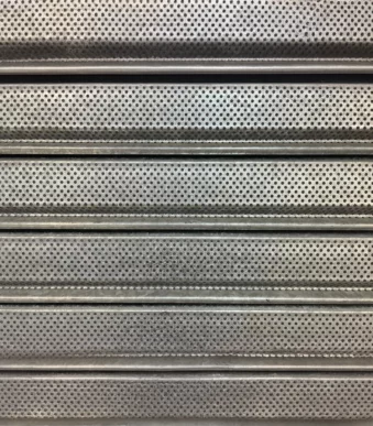 Cortina Metálica Acorazada Microperforada 0.70 | Instalación en Obra | Blasmetal